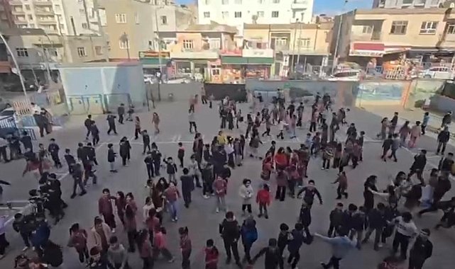 Kurtalan'da öğrenciler "Kabe'de Hacılar" ilahisine hep birlikte eşlik etti