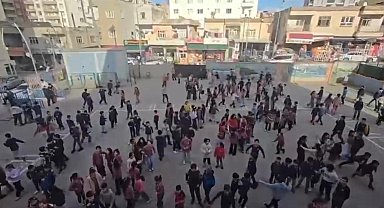 Kurtalan'da öğrenciler "Kabe'de Hacılar" ilahisine hep birlikte eşlik etti