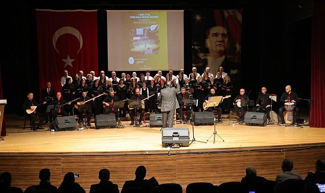 Kütahya'da '7'den 77'ye Türk Halk Müziği Korosu' konseri