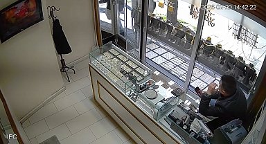 Kuyumcu soygunu güvenlik kamerasında