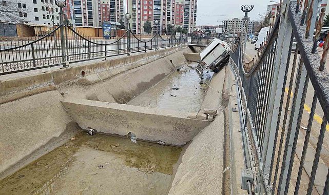 Malatya'da kontrolden çıkan pikap kanala uçtu