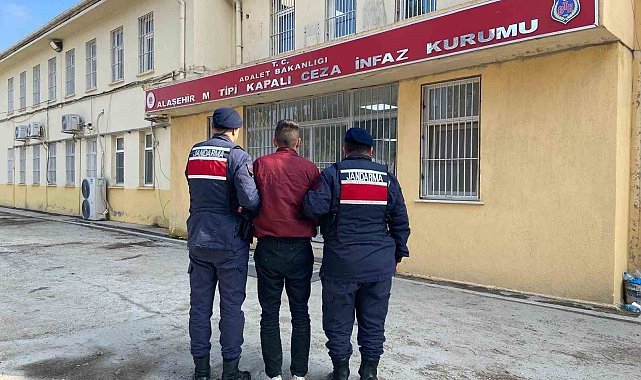 Manisa'da 2 firari hükümlü kıskıvrak yakalandı