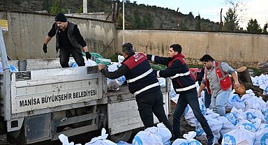 Manisa'da ihtiyaç sahiplerine yürek ısıtan destek
