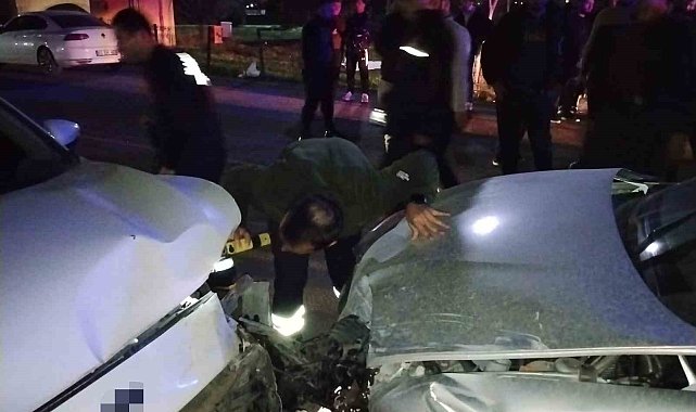 Mardin'de iki otomobil çarpıştı, 6 kişi yaralandı
