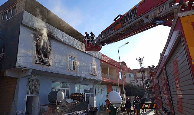 Mardin'de müstakil evde yangın: 3 kişi dumandan etkilendi
