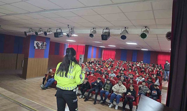 Mardin'de ortaokul öğrencilerine trafik eğitimi verildi
