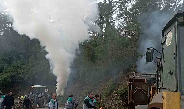 Marmaris orman ekiplerinden yangına karşı çalışmalar devam ediyor