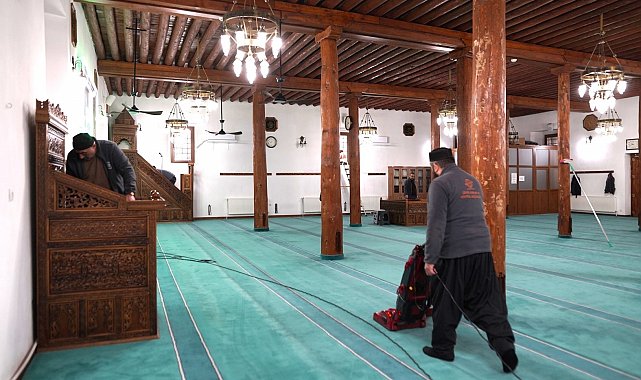 Melikgazi'de camiler Ramazan için temizleniyor