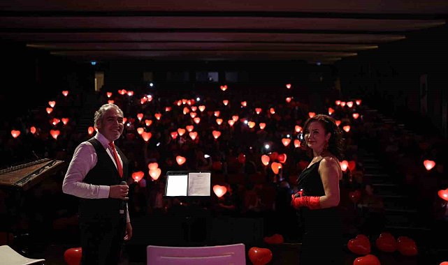 Merkezefendi'de Sevgililer Günü'ne özel "Aşka Dair" konseri büyük beğeni topladı