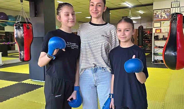 Milli sporcu Kızılaslan, minik karatecilerle bir araya geldi