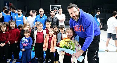 Minik basketbol sevdalıları, Çayırova'nın dev adamlarıyla buluştu