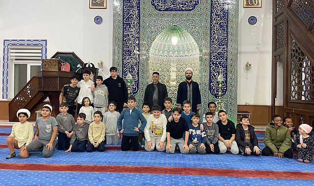 Minik kalpler camide buluştu: Tepebaşı'nda maneviyat ve oyun bir arada