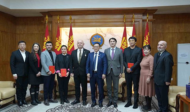 Moğolistan'daki ilk çocuk kemik iliği naklini Türk ve Moğol hekim ekipleri birlikte gerçekleştirdi