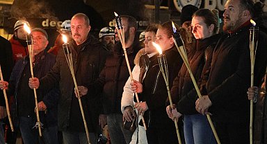 Mudanya'da 6 Şubat'a meşalelerle sessiz saygı