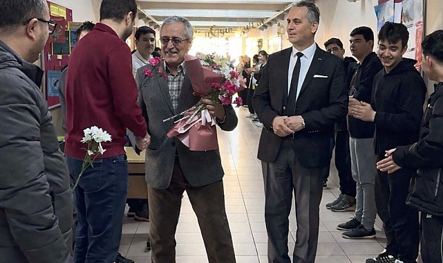 Muratlı'da emekli olan öğretmene duygusal veda