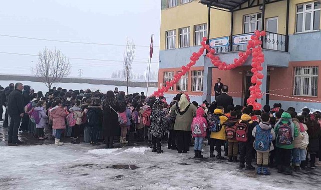 Muş'ta ikinci dönem "Bayrak Sevgisi" temasıyla başladı