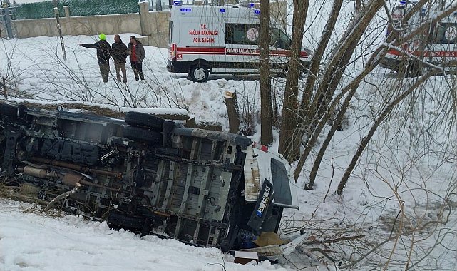 Muş'ta işçi servisi şarampole yuvarlandı: 6 yaralı