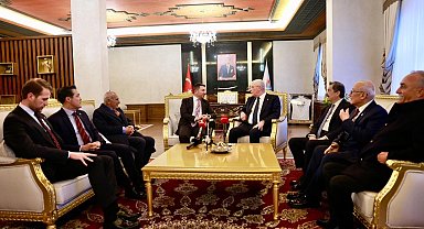 Müsavat Dervişoğlu orucunu Nevşehirlilerle açtı