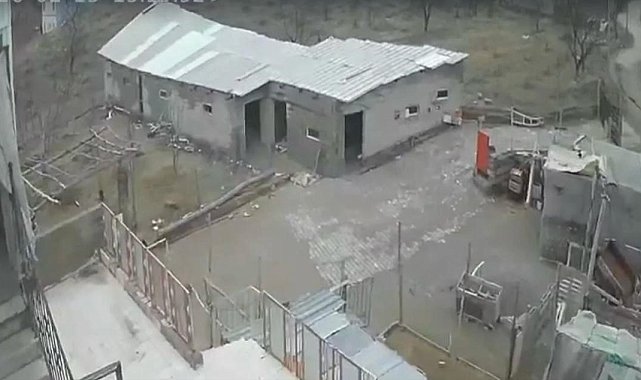 Nevşehir'de fırtına ağıl ve mandırayı vurdu: 12 koyun telef oldu