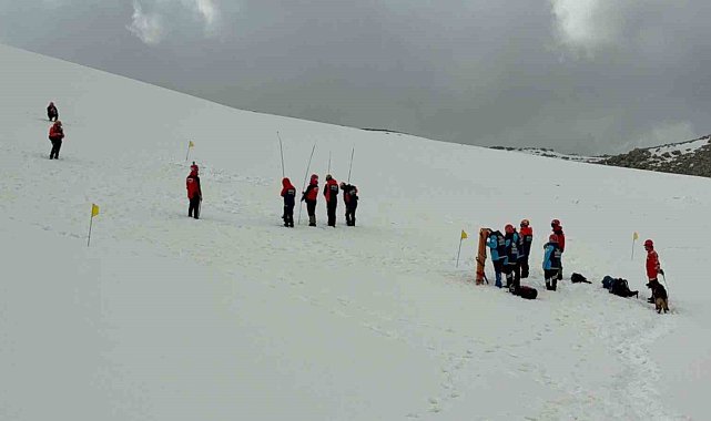 Niğde'de çığ tatbikatı gerçekleştirildi