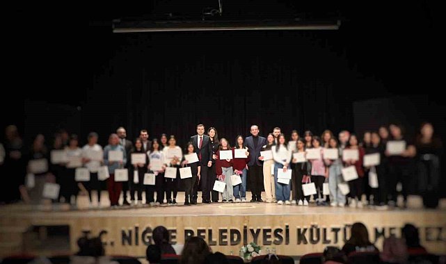 Niğde'de çocuklardan anlamlı tiyatro gösterisi
