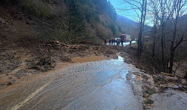 Ödemiş-Salihli yolunda heyelan