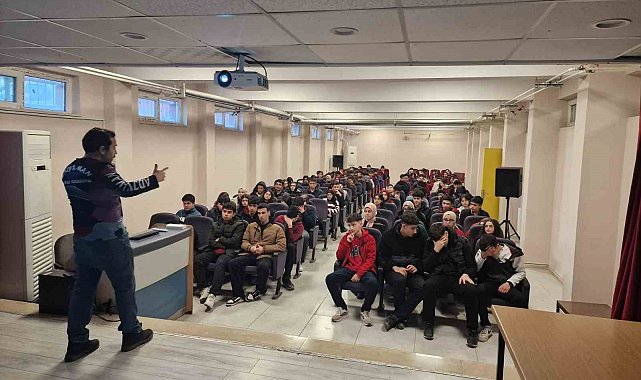 Öğrencilere yamaç paraşütü tanıtımı