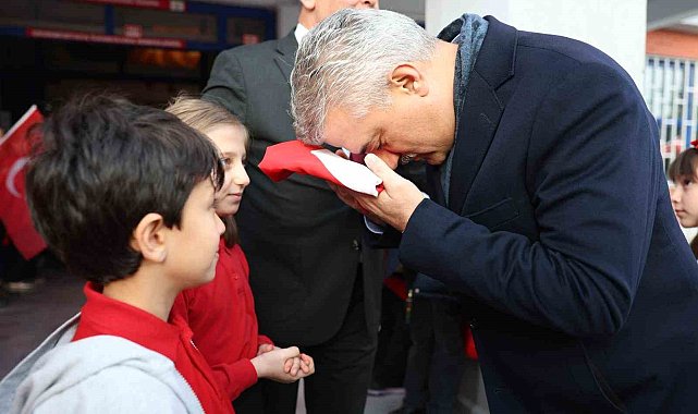 Öğrencilerin bayrak sevgisi dikkat çekti