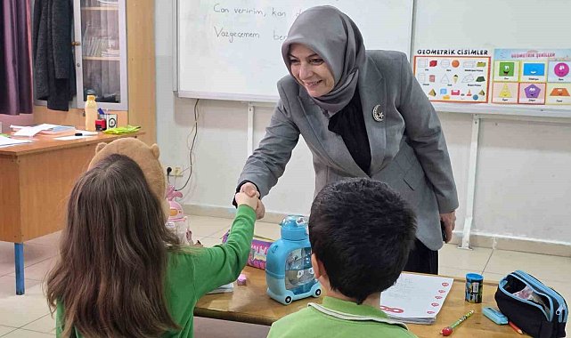 Öğrencilerle bayrak temalı derste buluştu