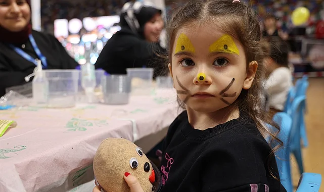 "Okula Bi' Mola", İzmit'te salona sığmadı
