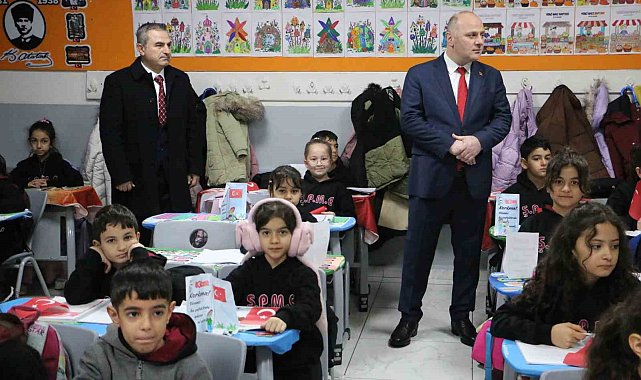 Okullarda ikinci dönem 'bayrak' temasıyla başladı