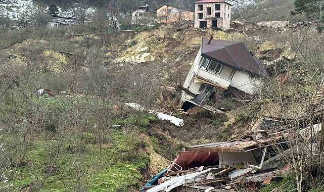 Ordu'da heyelan: Evler yıkıldı, yol çöktü
