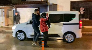 Ortalığı bir birine katan gençlerden biri yakalandı