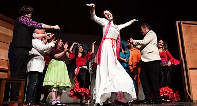 Osmangazi Belediyesi, 'Deli Ayten' ile Bursalı sanatseverleri buluşturdu