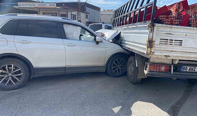 Osmaniye'de otomobil ile pikap çarpıştı 2 yaralı