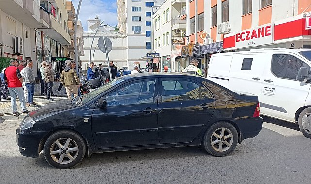 Otomobil ile çarpışan motosikletli metrelerce savruldu