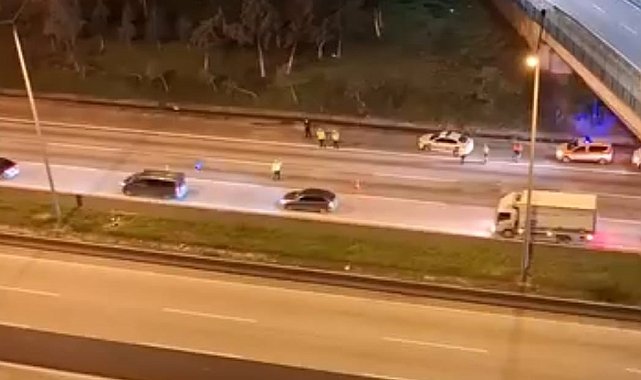 Otoyolda karşıya geçmeye çalıştı, tırın altında kalıp öldü