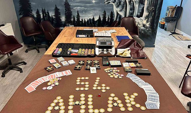 Özel davetiyeli poker masasına emniyet operasyonu: 18 kişiye toplam 208 bin lira ceza