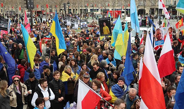 Paris'te Ukrayna'ya destek yürüyüşü