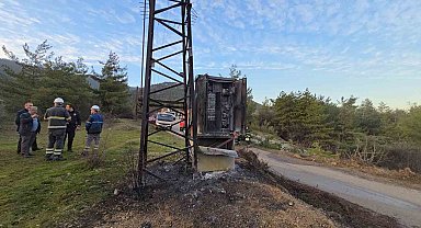 Patlayan elektrik trafosu alev aldı