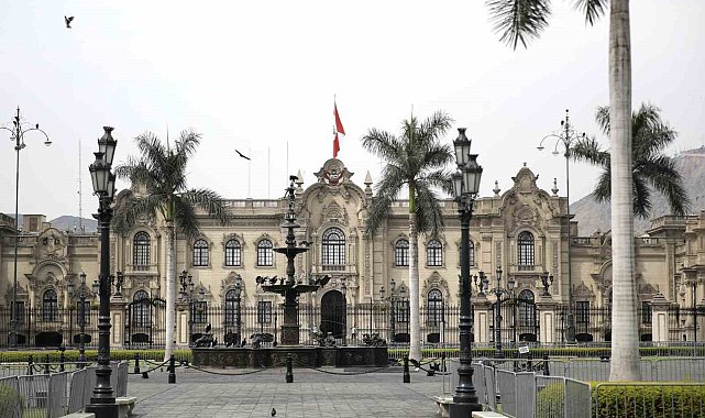 Peru Kongresi, Devlet Başkanı Jeri'yi görevden aldı