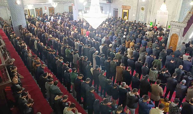 Peygamberler şehri Şanlıurfa'da Berat Kandili coşkusu
