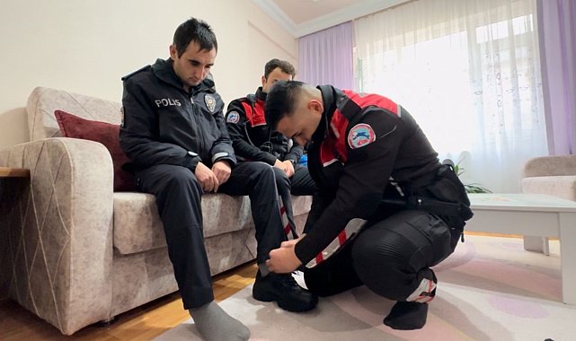 Polis sevdalısı engelli genç üniforma ile devriye görevine katıldı