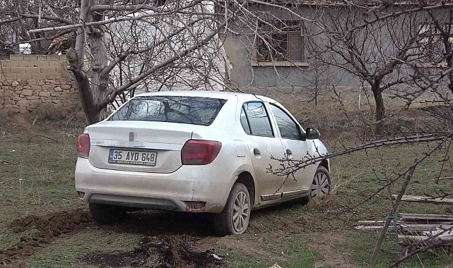 Polisin "dur" ihtarına uymayan şüpheliler aracı bırakıp kaçtı