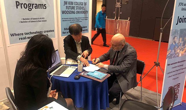 Rektör Karamustafa, Hong Kong'da APAIE Uluslararası Etkinliği'ne katıldı