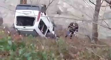 Rize'de kamyonet dereye yuvarlandı: 1 ölü, 1 yaralı