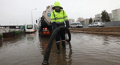 Sağanak yağışta İzmir teyakkuzda