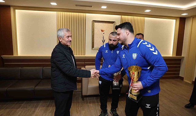 Şahinbey'in şampiyon güreşçilerinden büyük başarı