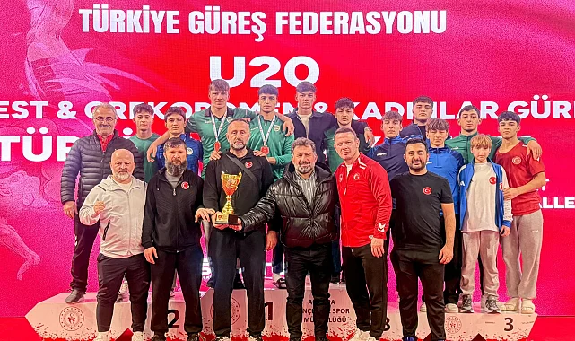 Sakarya Büyükşehirli güreşçilerden Ankara'da madalya yağmuru