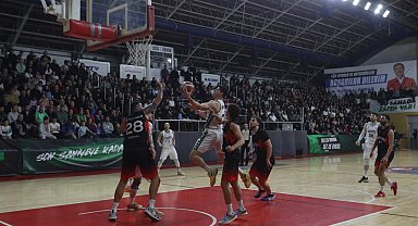 Sakarya potasında taraftar önünde net galibiyet